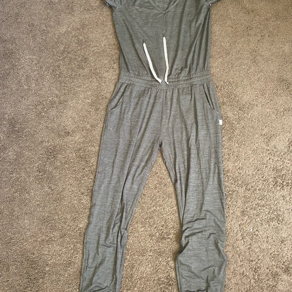 Vuori All Day Romper NWT Size Small - Picture 5 of 13